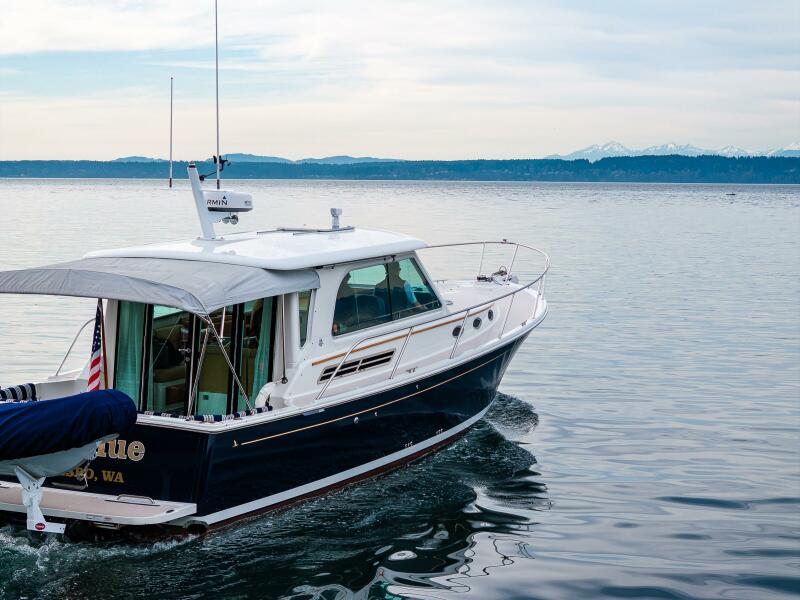 37' 2010 Back Cove 37