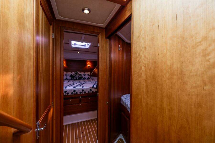 Big Blue 37ft Back Cove Yacht For Sale