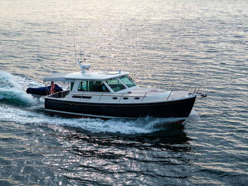 37' 2010 Back Cove 37