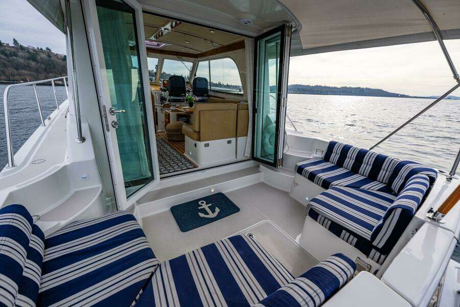 Big Blue 37ft Back Cove Yacht For Sale