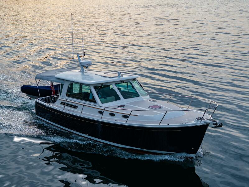 37' 2010 Back Cove 37