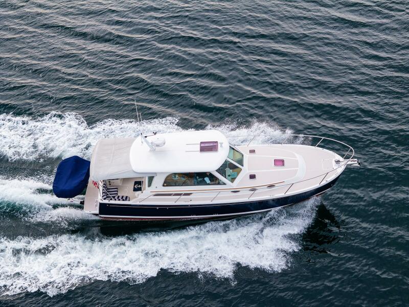 37' 2010 Back Cove 37