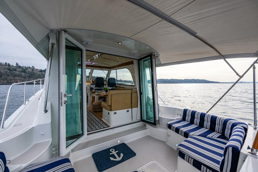 37' 2010 Back Cove 37