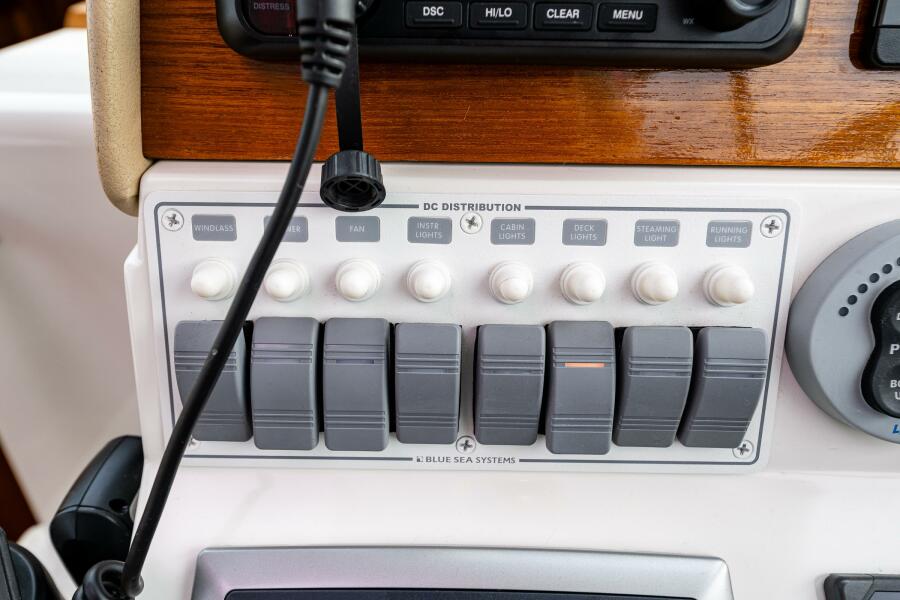 37' 2010 Back Cove 37