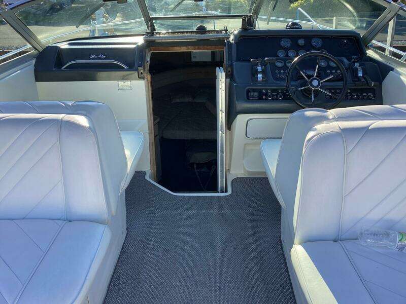 30ft Sea Ray Yacht For Sale