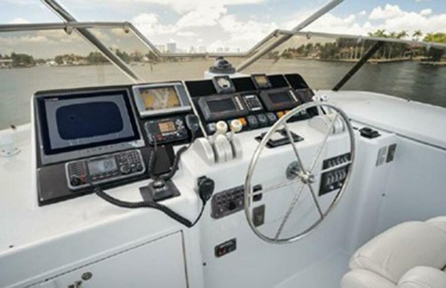 74' 1998 Hatteras 74 Cockpit Motoryacht