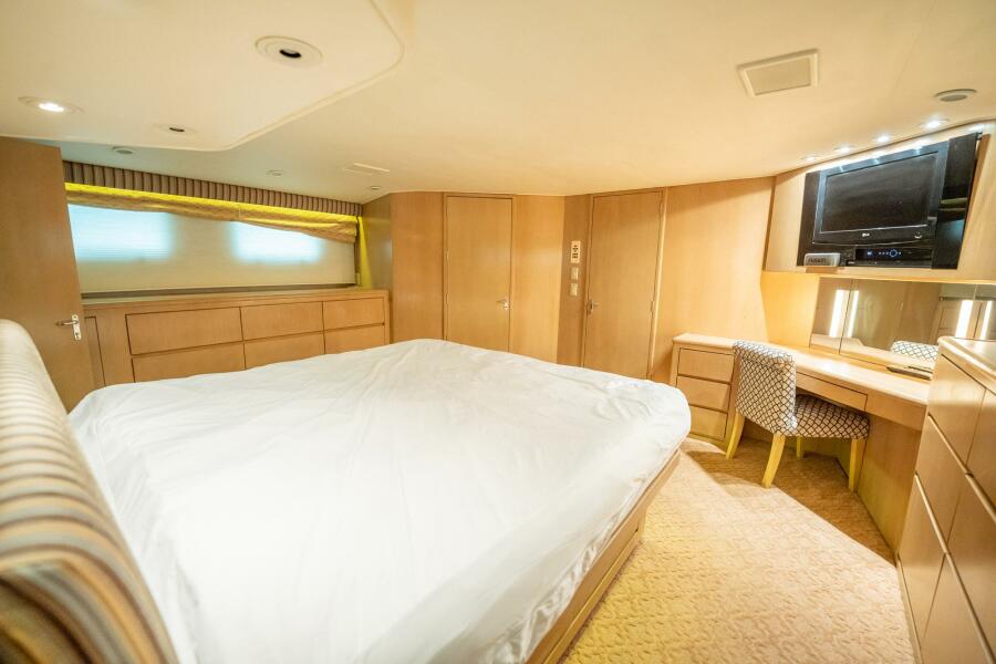 74' 1998 Hatteras 74 Cockpit Motoryacht