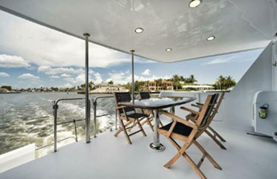 74' 1998 Hatteras 74 Cockpit Motoryacht