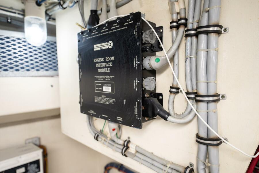 74' 1998 Hatteras 74 Cockpit Motoryacht