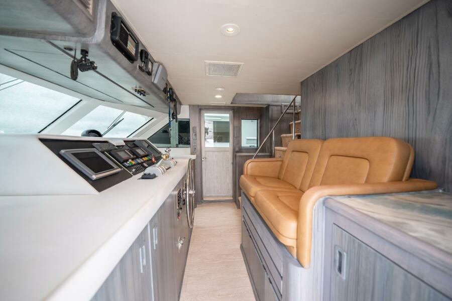 74' 1998 Hatteras 74 Cockpit Motoryacht