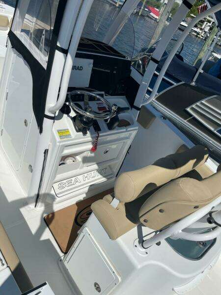 23ft Sea Hunt Yacht For Sale