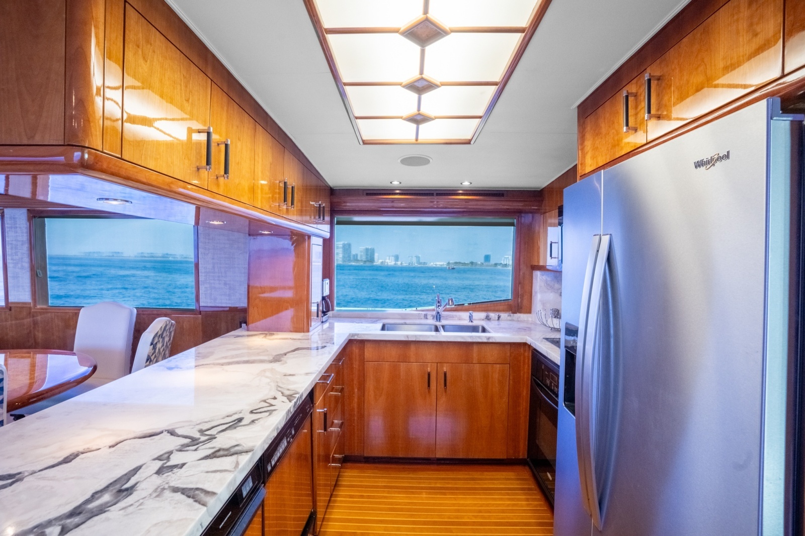 2000 Hatteras 75 Sport Deck