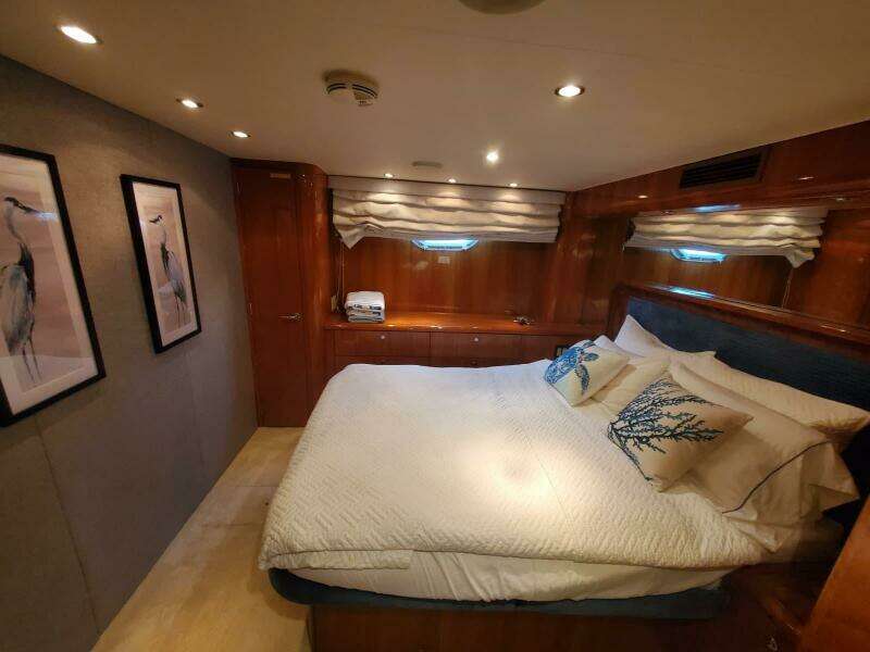 ISLAND DANCER 75ft Hatteras Yacht For Sale
