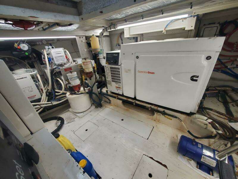 ISLAND DANCER 75ft Hatteras Yacht For Sale