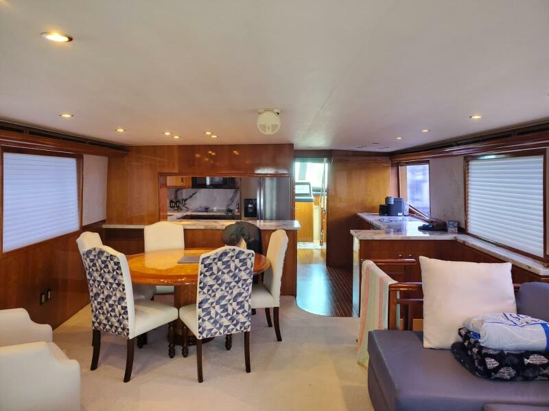 75' 2000 Hatteras 75 Sport Deck