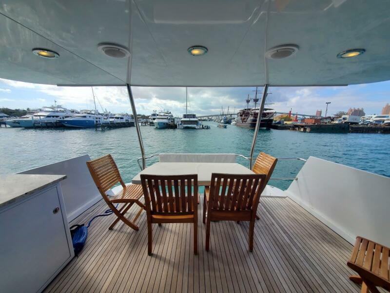 75' 2000 Hatteras 75 Sport Deck