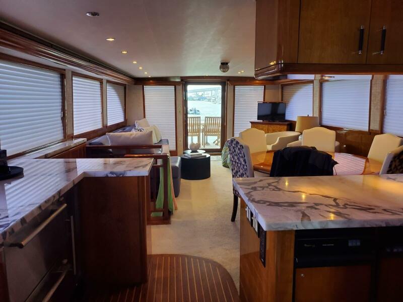 75' 2000 Hatteras 75 Sport Deck