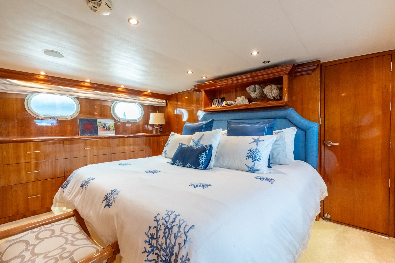 2000 Hatteras 75 Sport Deck