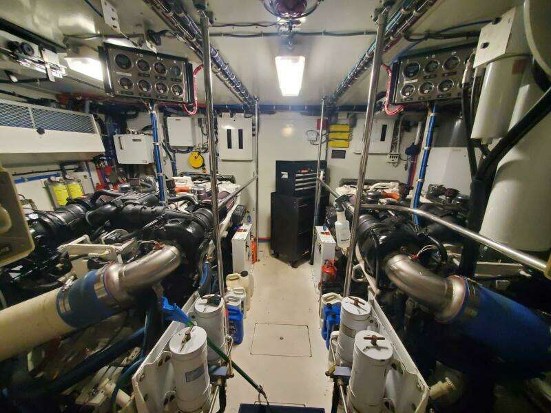 ISLAND DANCER 75ft Hatteras Yacht For Sale