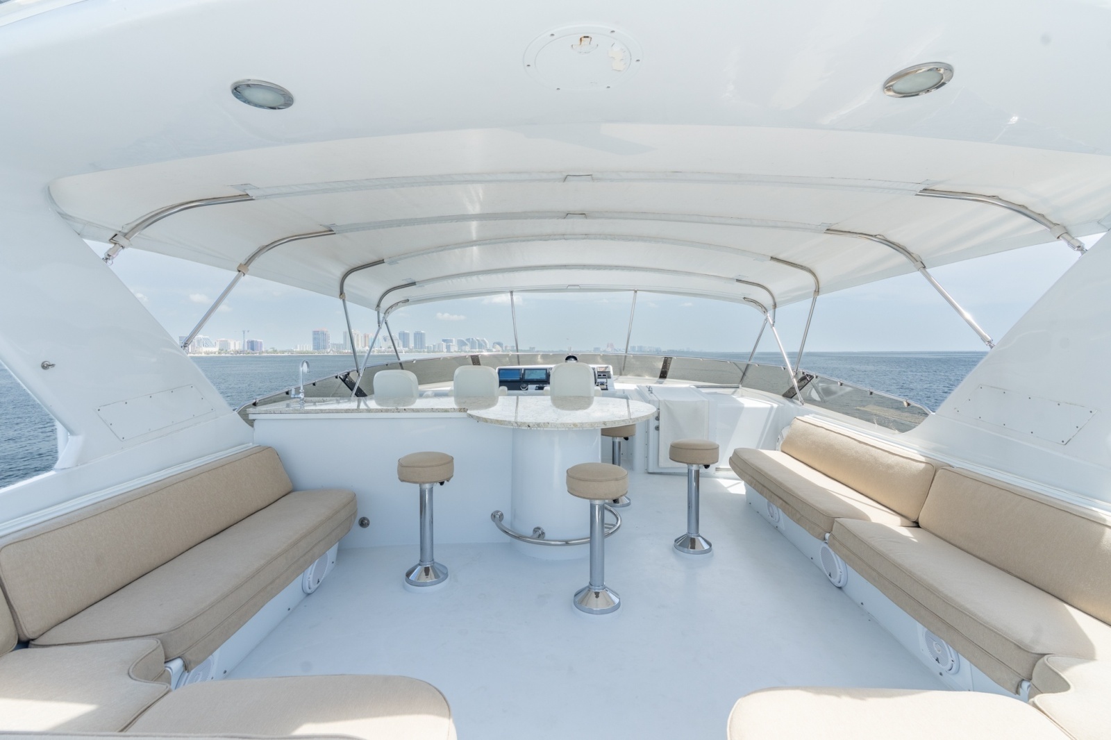 2000 Hatteras 75 Sport Deck
