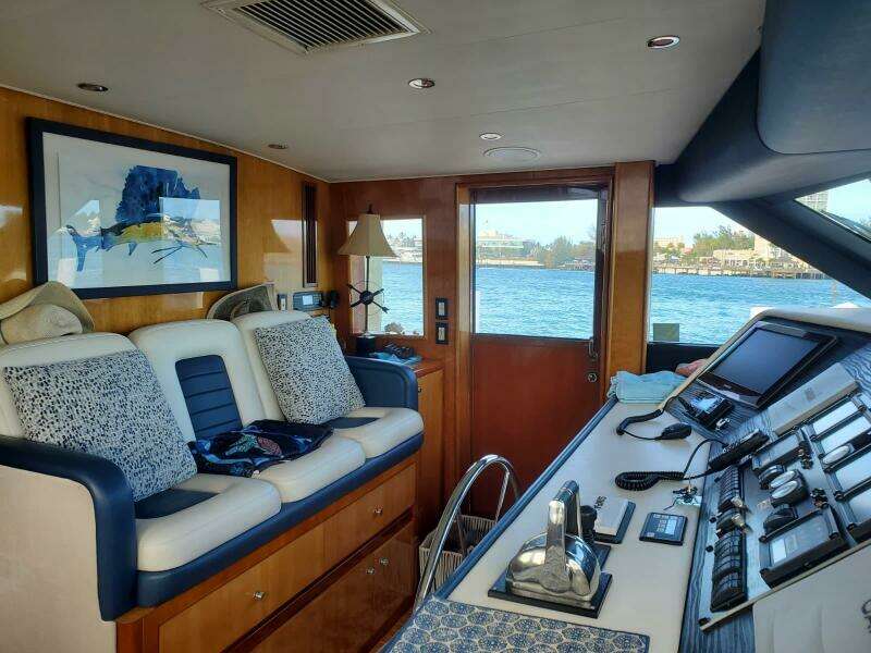 ISLAND DANCER 75ft Hatteras Yacht For Sale