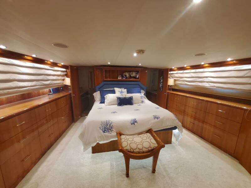 ISLAND DANCER 75ft Hatteras Yacht For Sale
