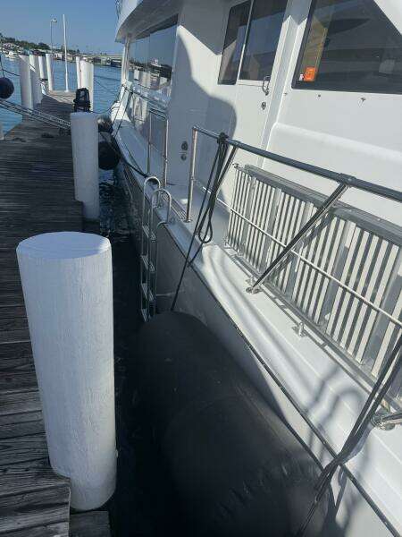 ISLAND DANCER 75ft Hatteras Yacht For Sale