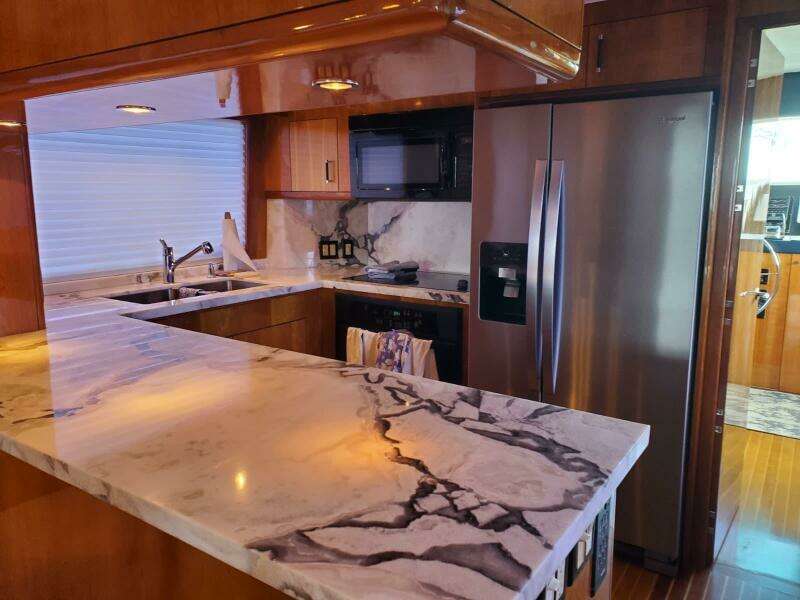 ISLAND DANCER 75ft Hatteras Yacht For Sale