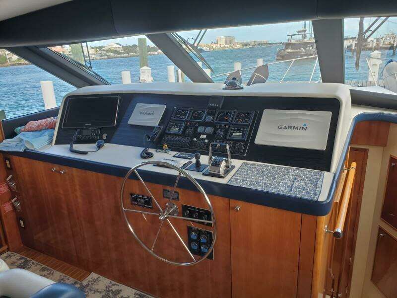 ISLAND DANCER 75ft Hatteras Yacht For Sale