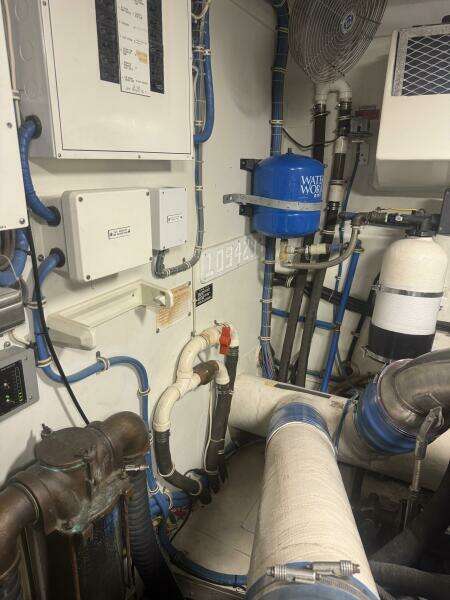 ISLAND DANCER 75ft Hatteras Yacht For Sale