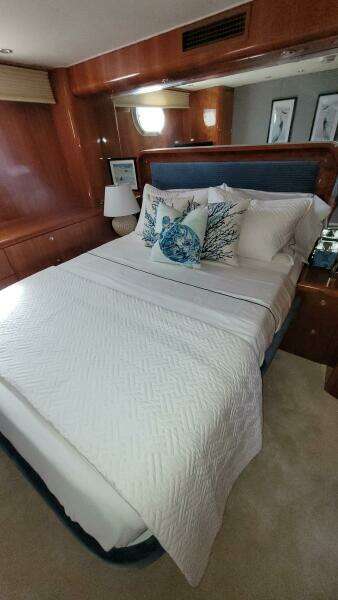 ISLAND DANCER 75ft Hatteras Yacht For Sale