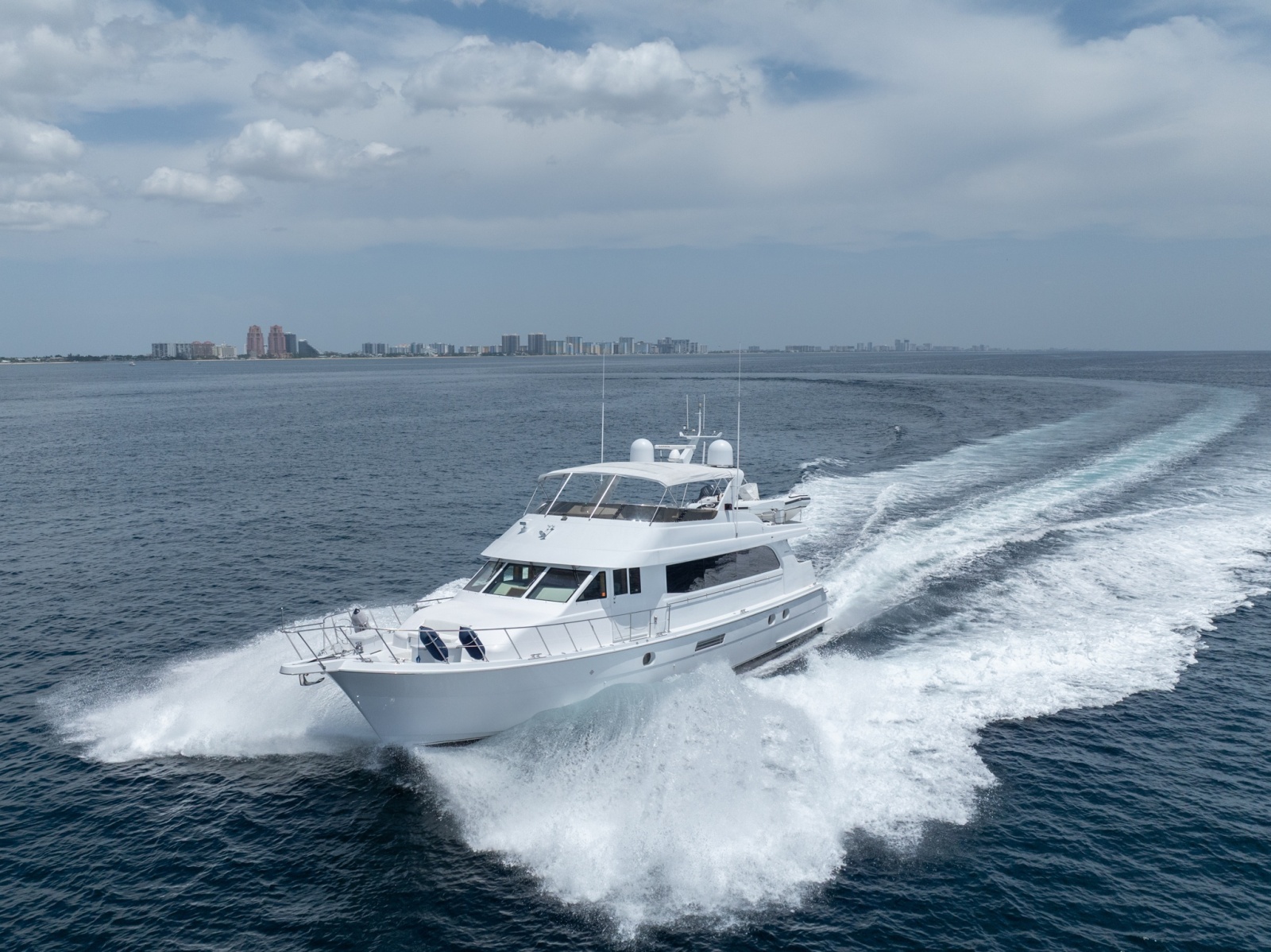 2000 Hatteras 75 Sport Deck