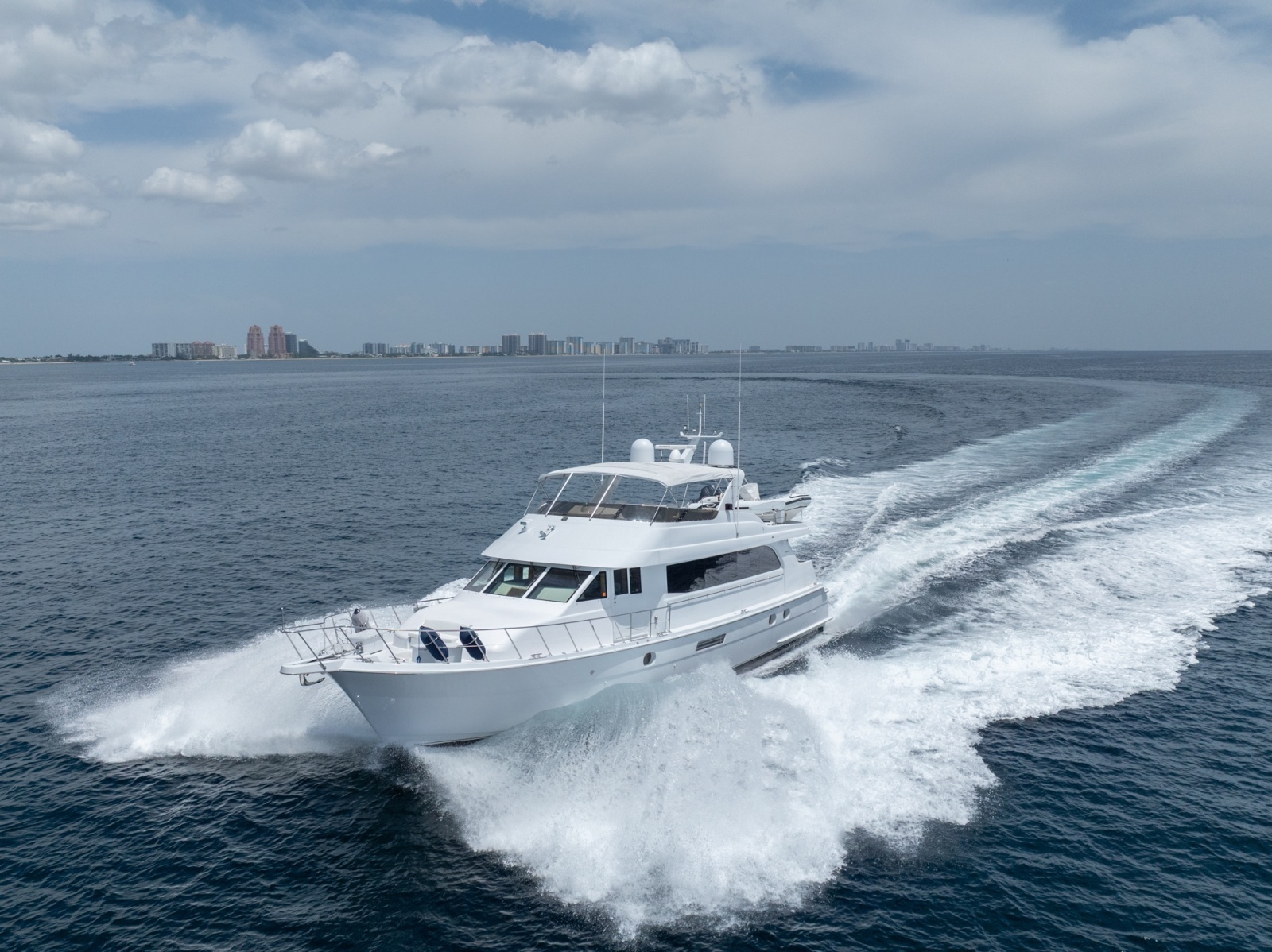 2000 Hatteras 75 Sport Deck