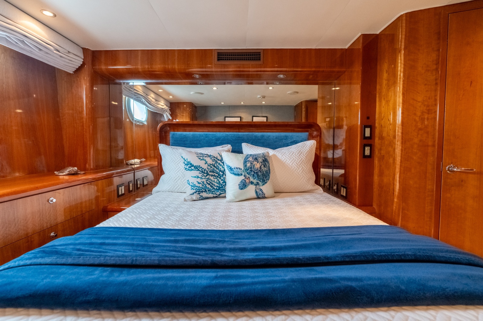 2000 Hatteras 75 Sport Deck