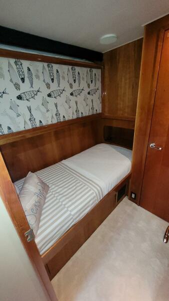 75' 2000 Hatteras 75 Sport Deck