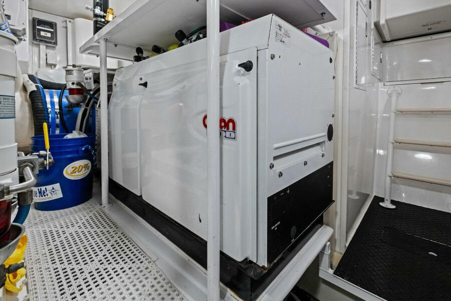 64' 2008 Viking 64 Convertible