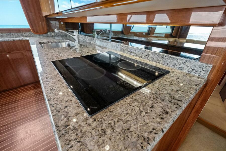 64' 2008 Viking 64 Convertible