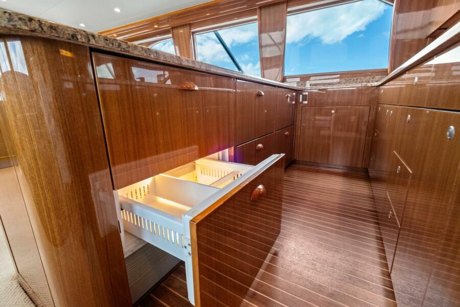 64' 2008 Viking 64 Convertible