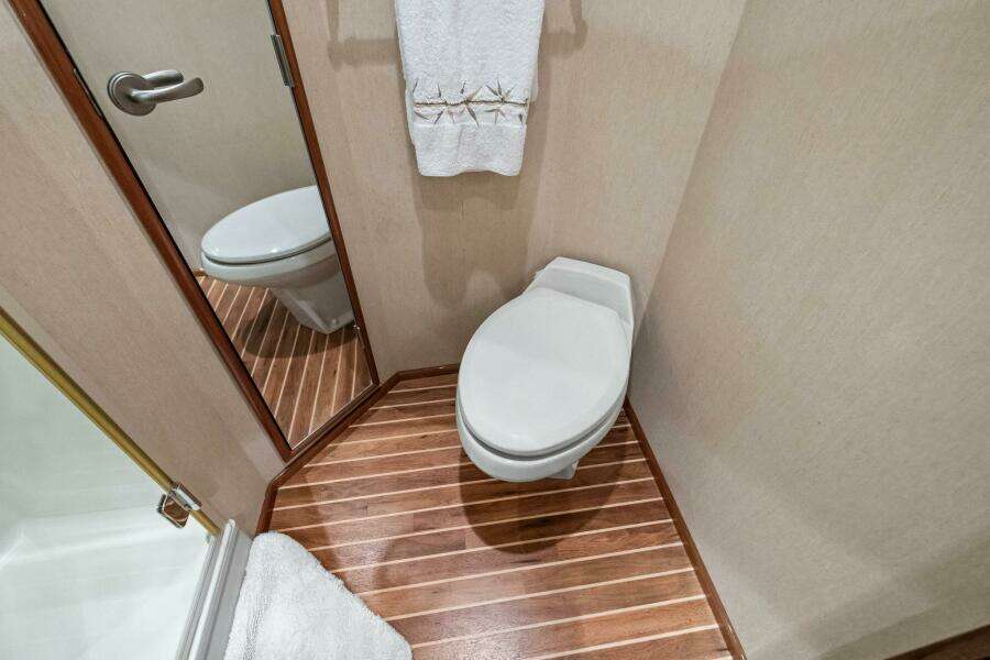 20  64ft Viking Yacht For Sale