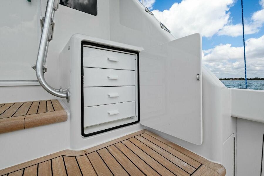 64' 2008 Viking 64 Convertible