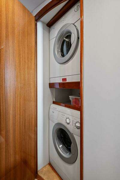 20  64ft Viking Yacht For Sale