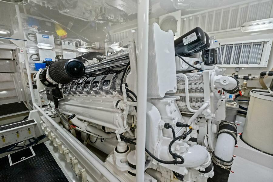 64' 2008 Viking 64 Convertible