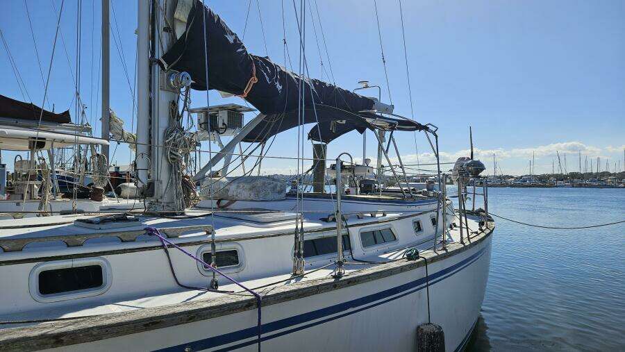 42ft Endeavour Yacht For Sale