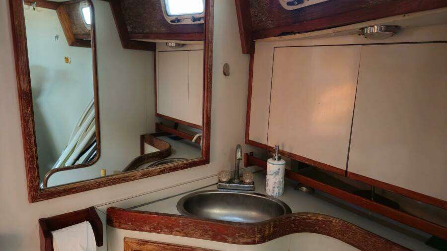 42ft Endeavour Yacht For Sale