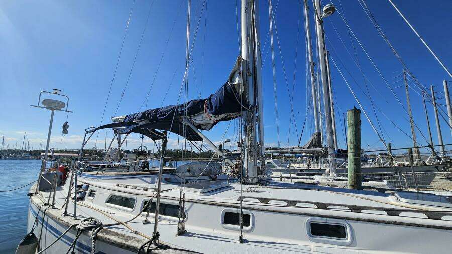 42ft Endeavour Yacht For Sale