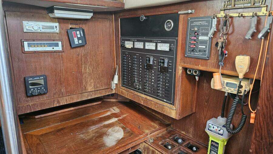 42ft Endeavour Yacht For Sale