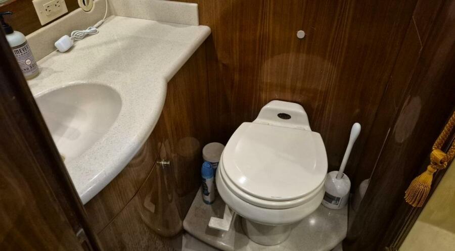 56' 2003 Navigator Californian Veneti