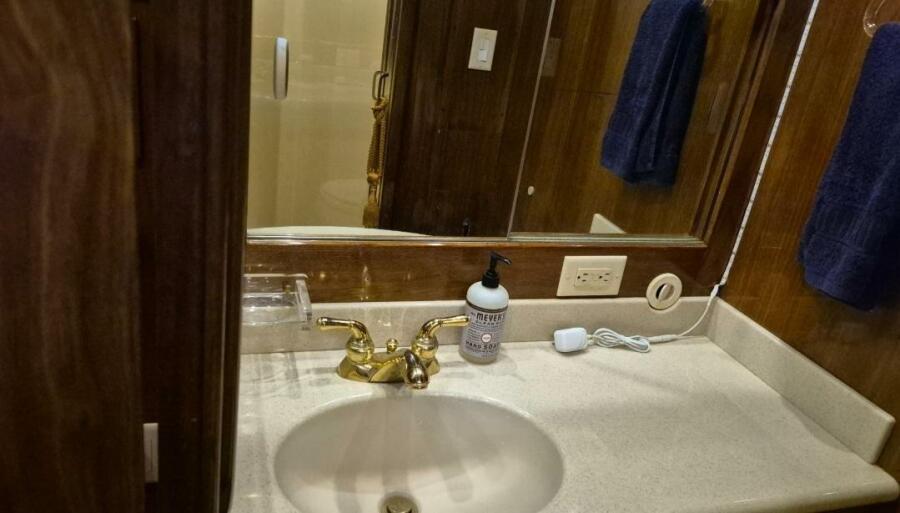 56' 2003 Navigator Californian Veneti