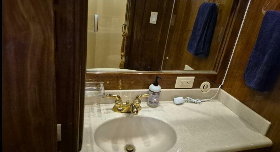 56' 2003 Navigator Californian Veneti