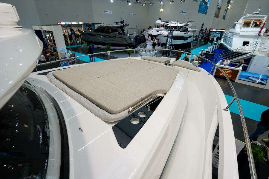 42ft Greenline Yacht For Sale